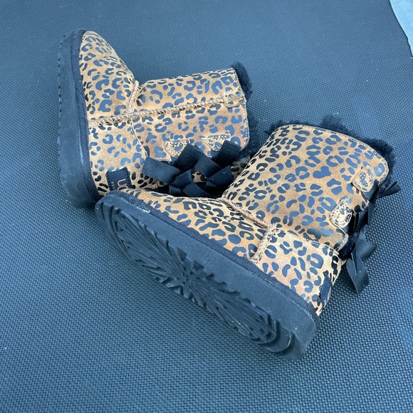 Little girls leopard print Ugg boots - Picture 4 of 8